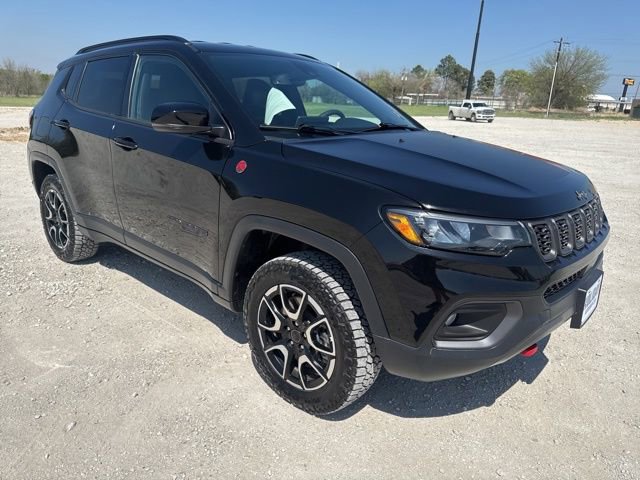 Used 2025 Jeep Compass Trailhawk image 6