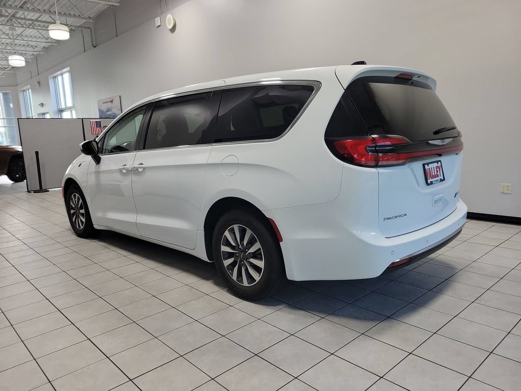 Used 2023 Chrysler Pacifica Touring-L FWD image 8