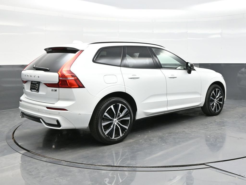 Used 2025 Volvo XC60 B5 Plus w/ Climate Package AWD/4WD image 7