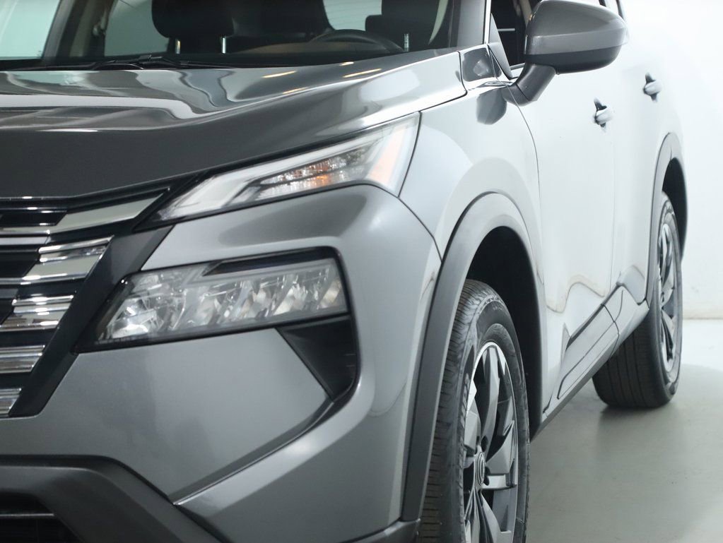 Used 2025 Nissan Rogue SV image 5