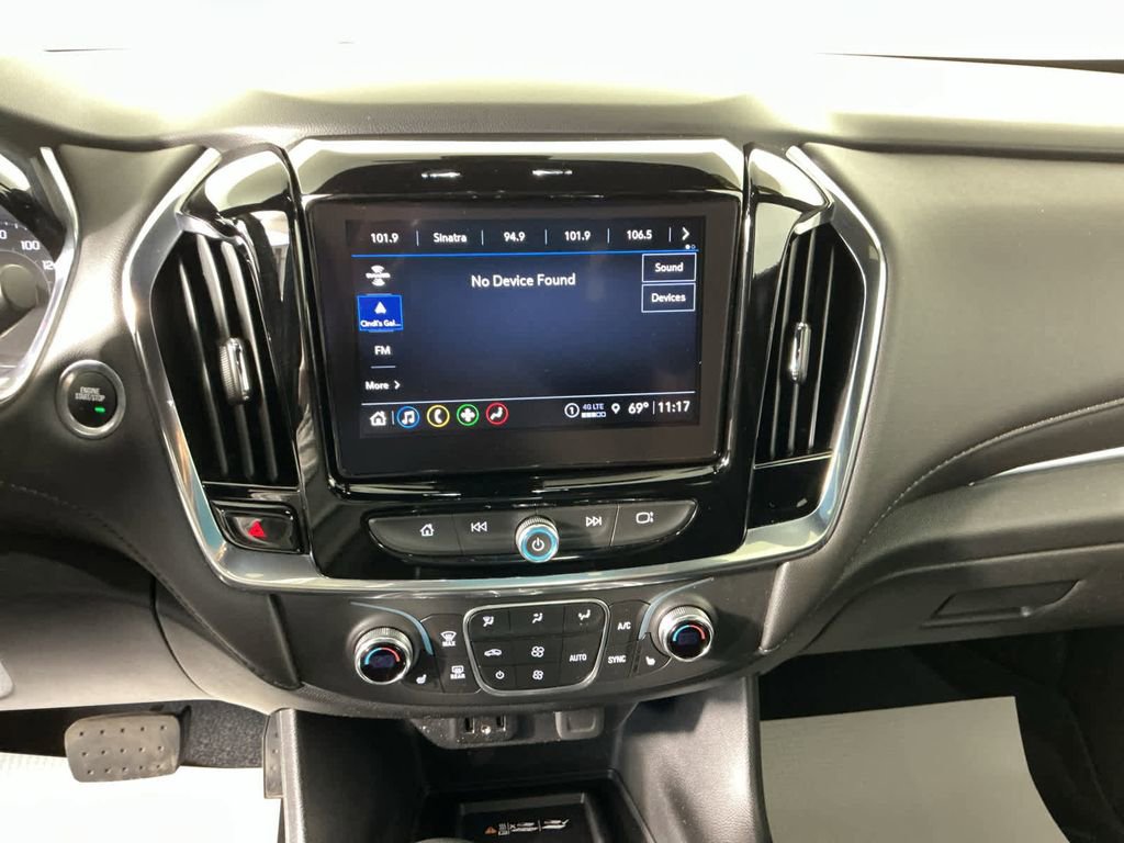 Used 2023 Chevrolet Traverse LT image 21