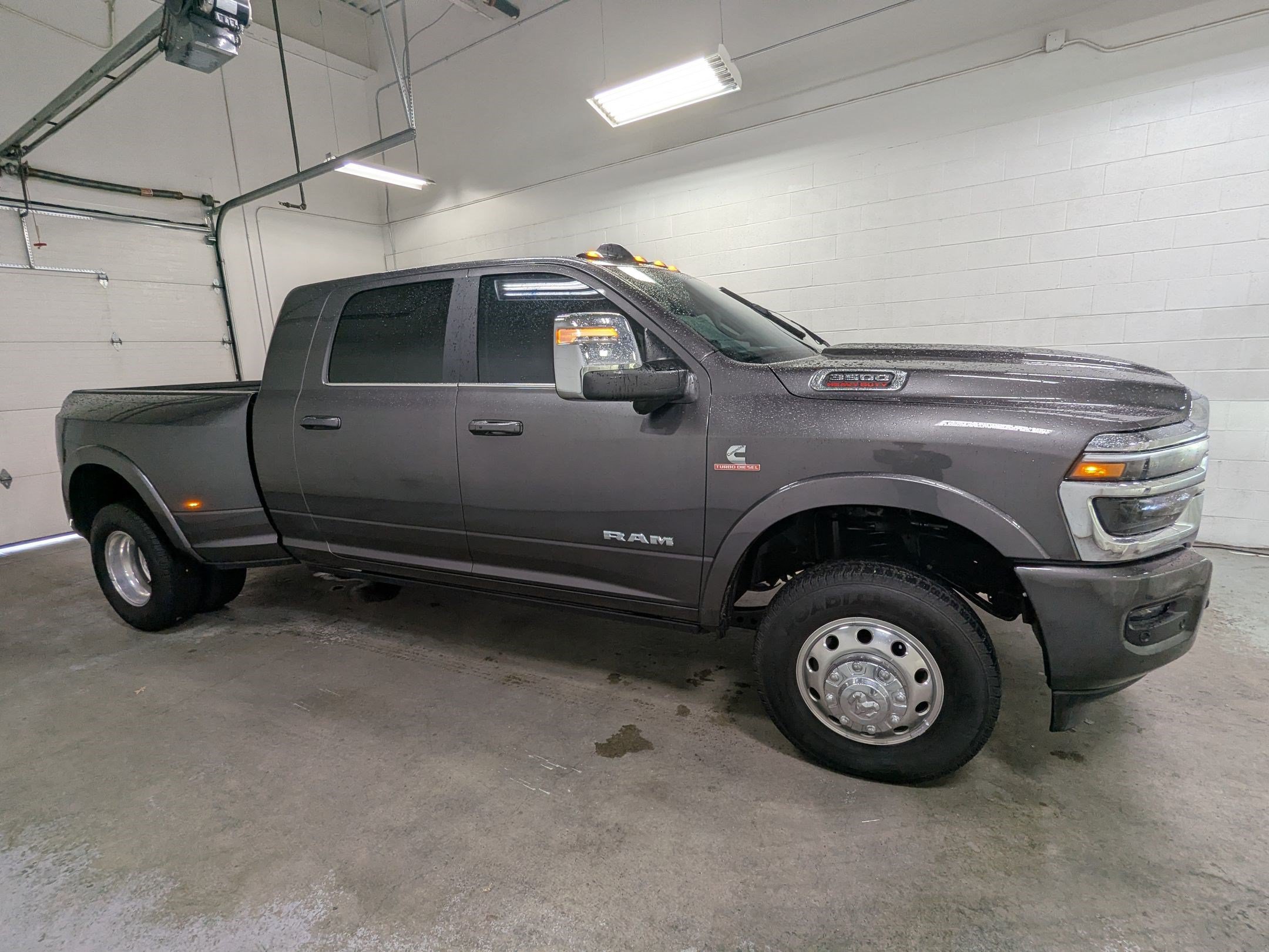 Used 2026 RAM 3500 Longhorn AWD/4WD image 3