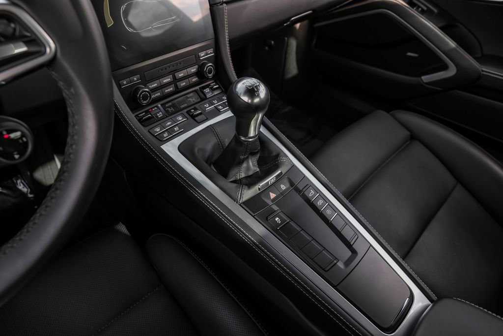Used 2025 Porsche 718 Cayman RWD image 18