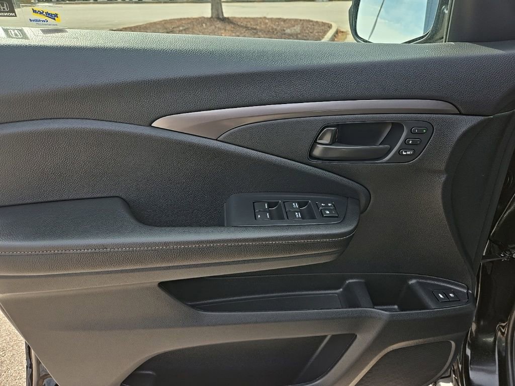 Used 2025 Honda Passport EX-L image 14