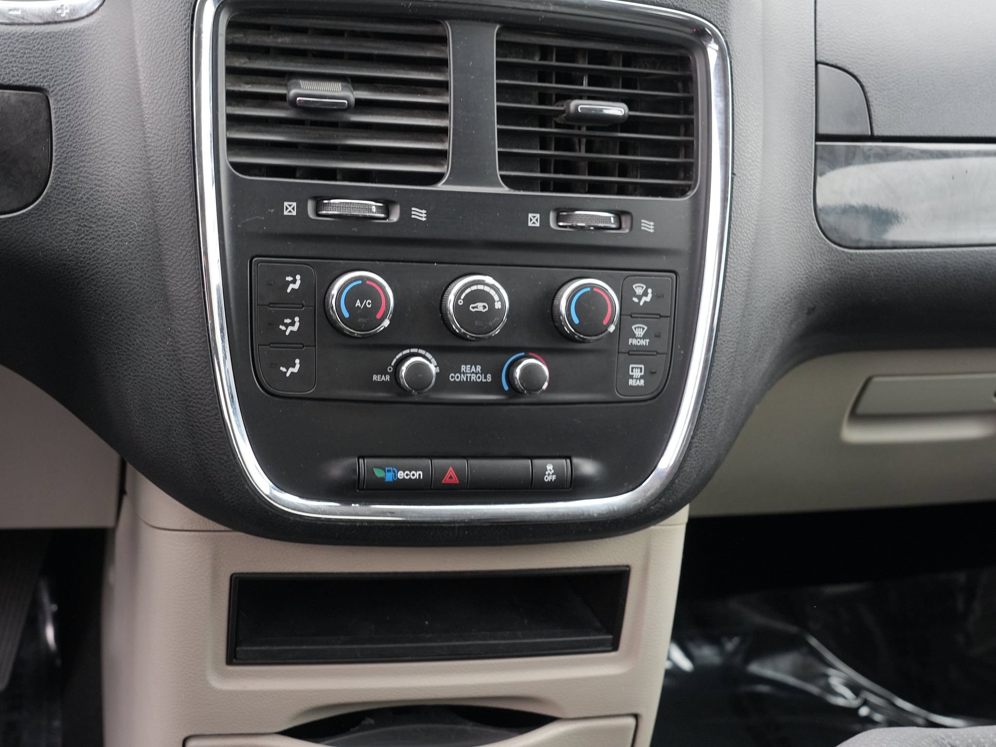 Used 2016 Dodge Grand Caravan SE w/ Quick Order Package 29E SE FWD image 23