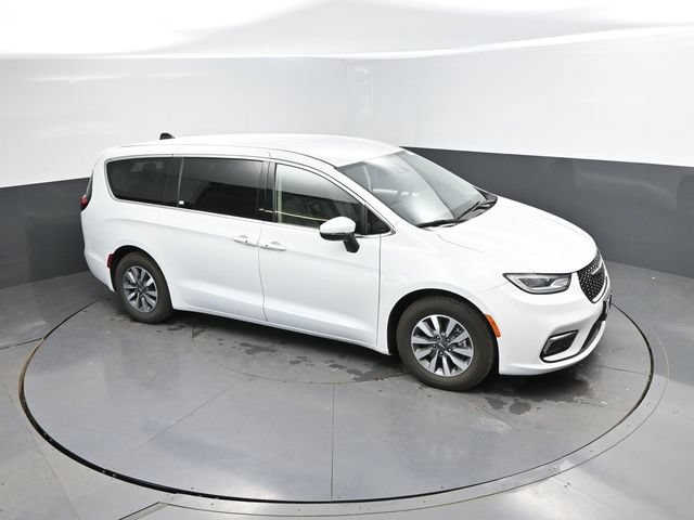 Used 2023 Chrysler Pacifica Touring-L FWD image 36