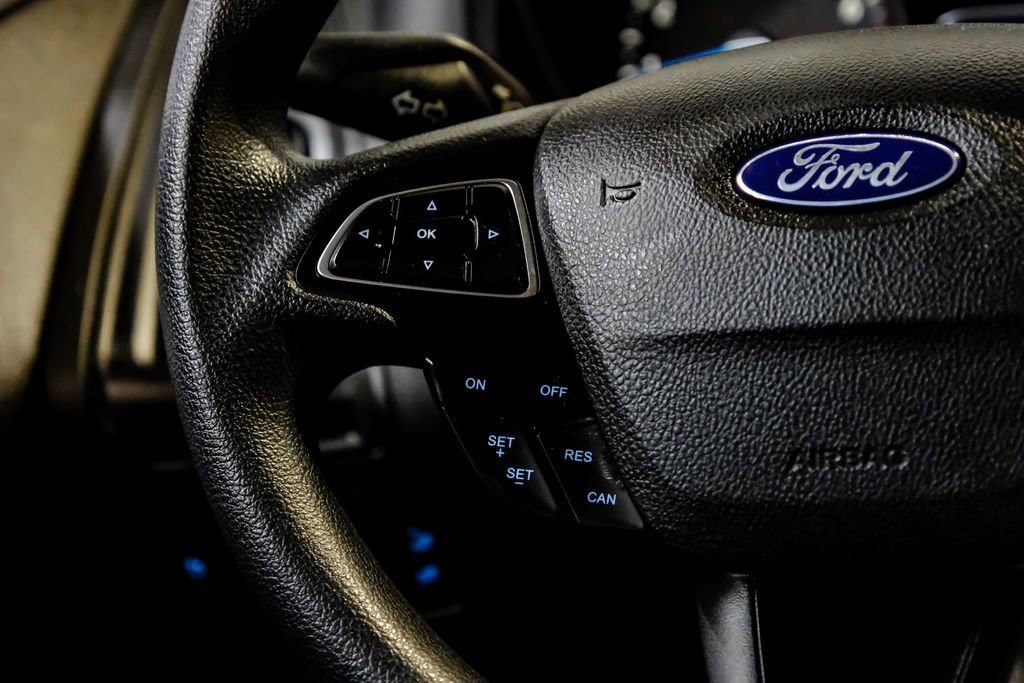 Used 2017 Ford Focus SE FWD image 16