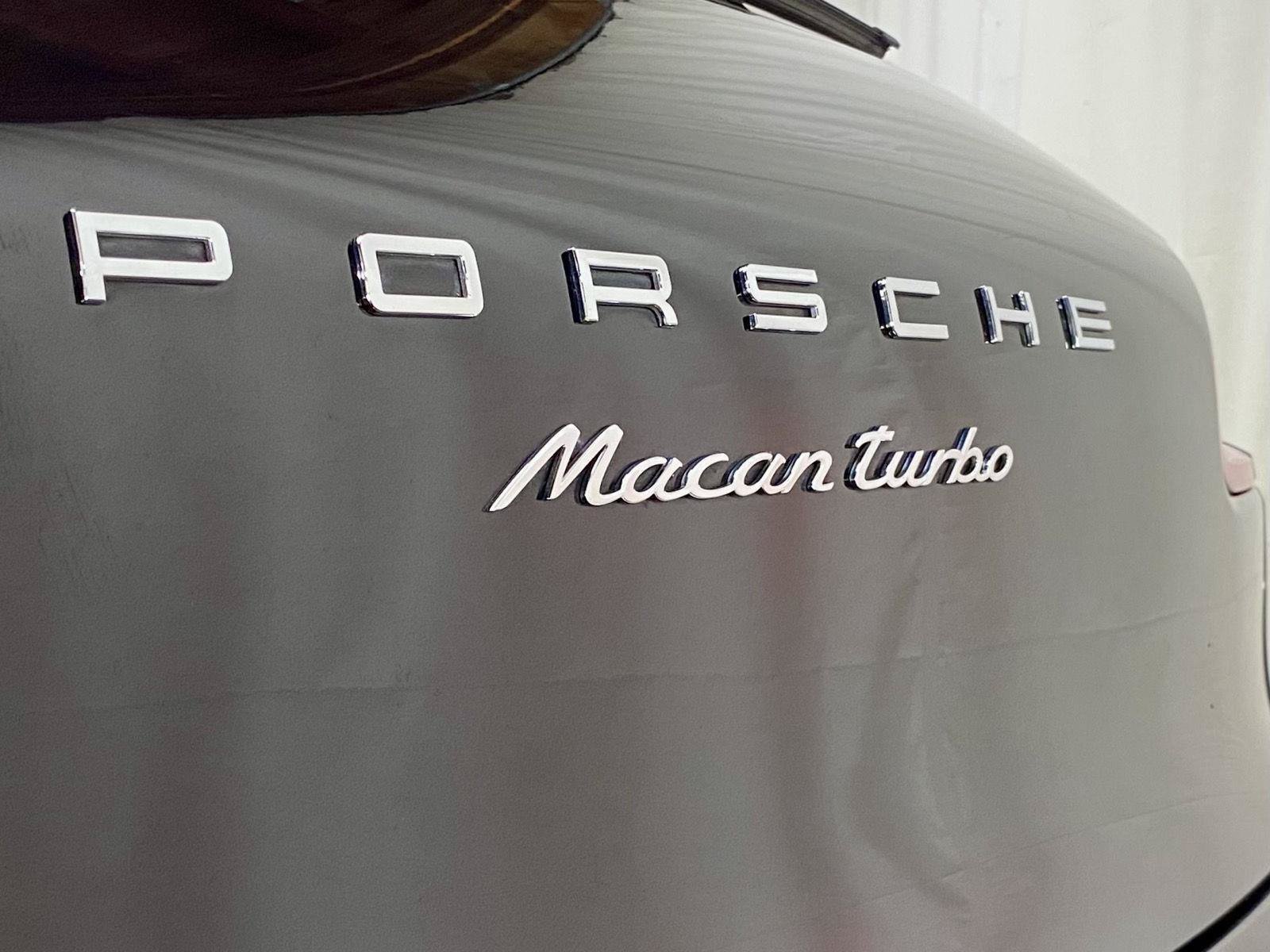 Used 2015 Porsche Macan Turbo AWD/4WD image 11