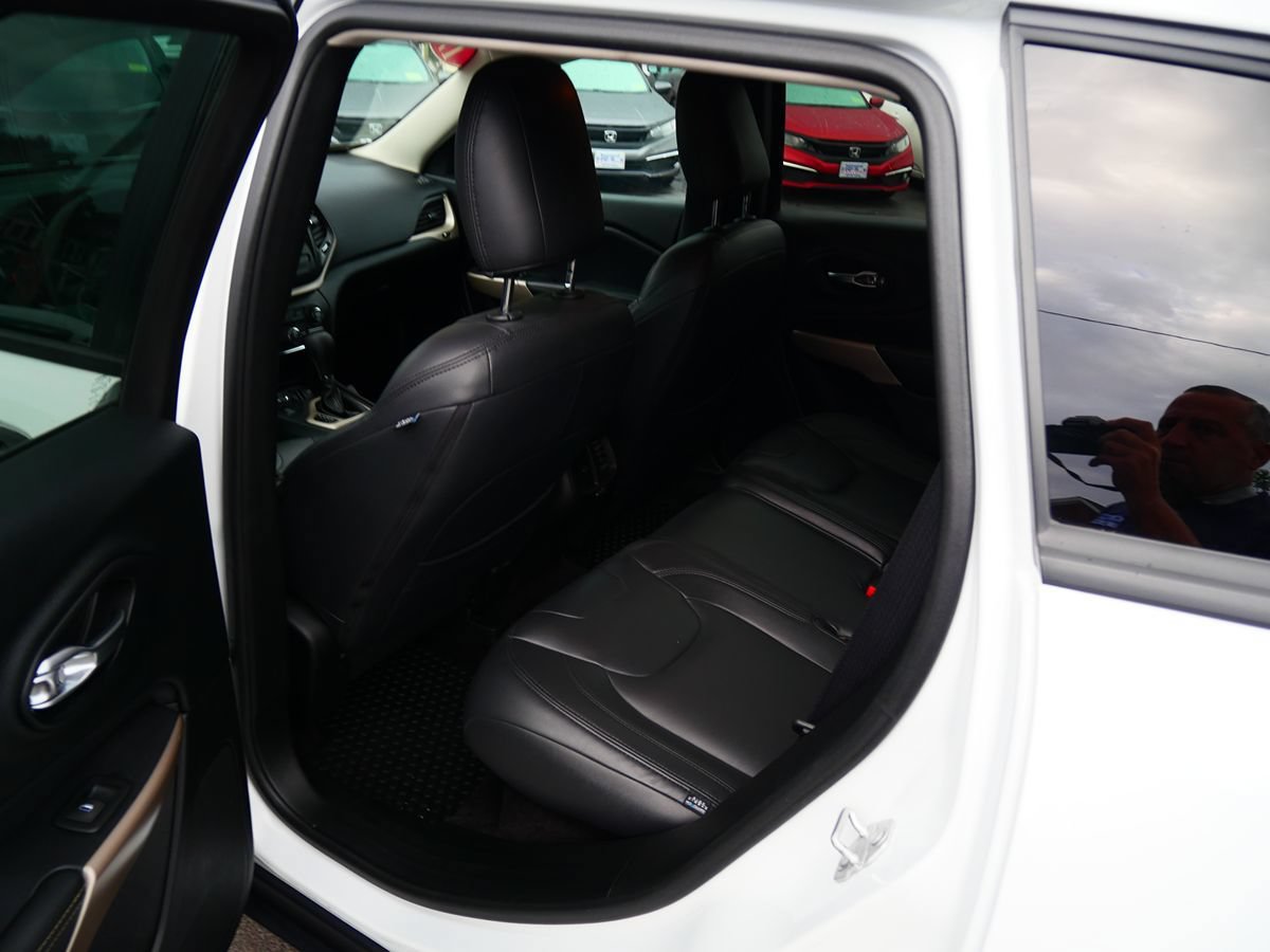 Used 2017 Jeep Cherokee Sport AWD/4WD image 18