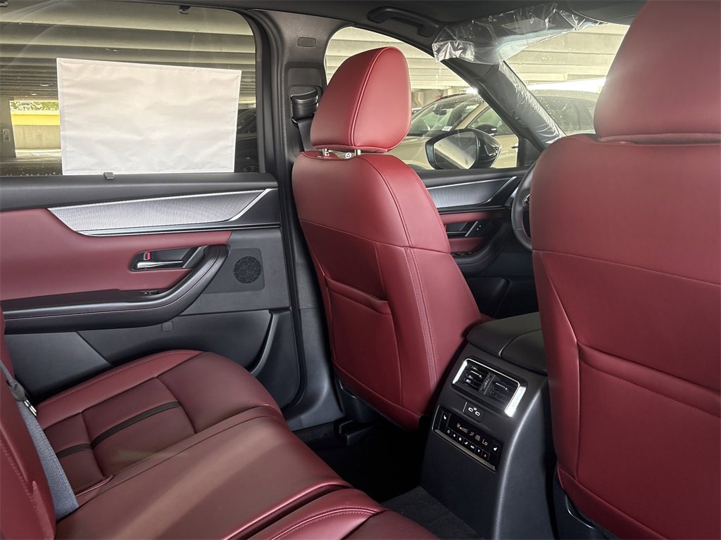 New 2025 MAZDA CX-70 Plug-In Hybrid w/ Premium Plus image 13