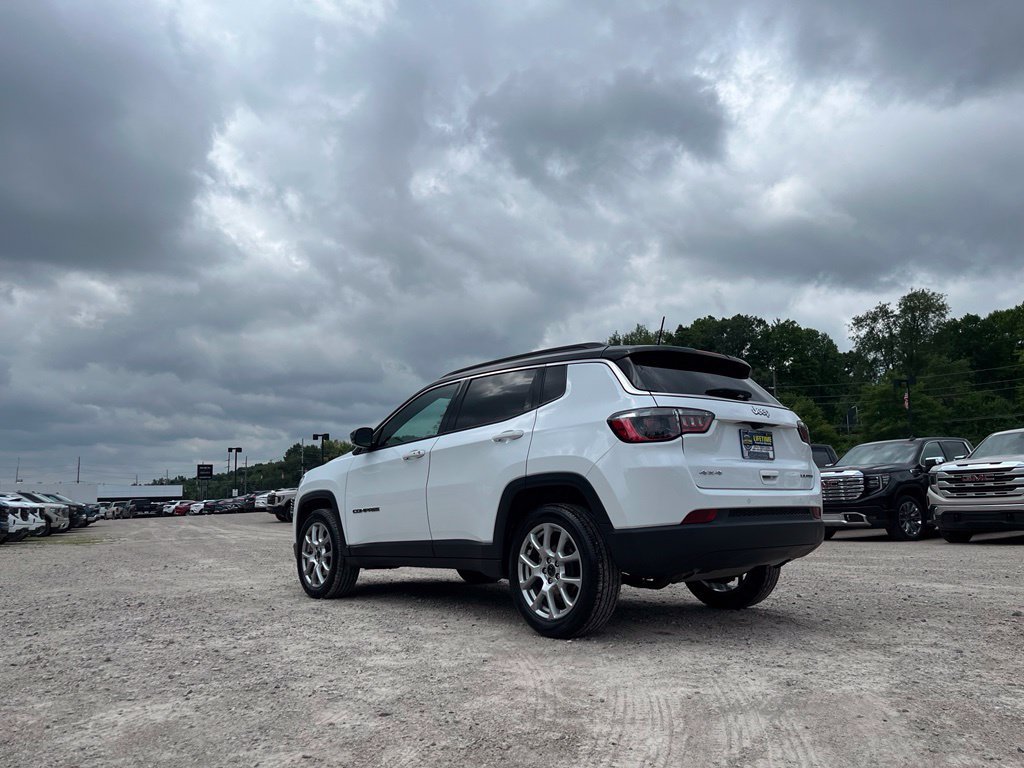 Used 2025 Jeep Compass Limited AWD/4WD image 10