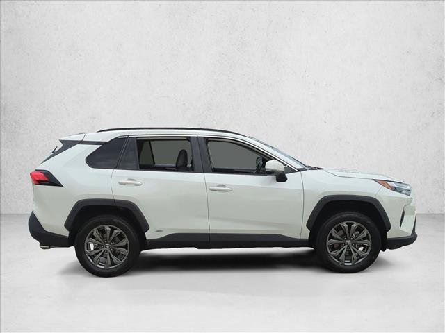 Used 2022 Toyota RAV4 XLE Premium AWD/4WD image 4