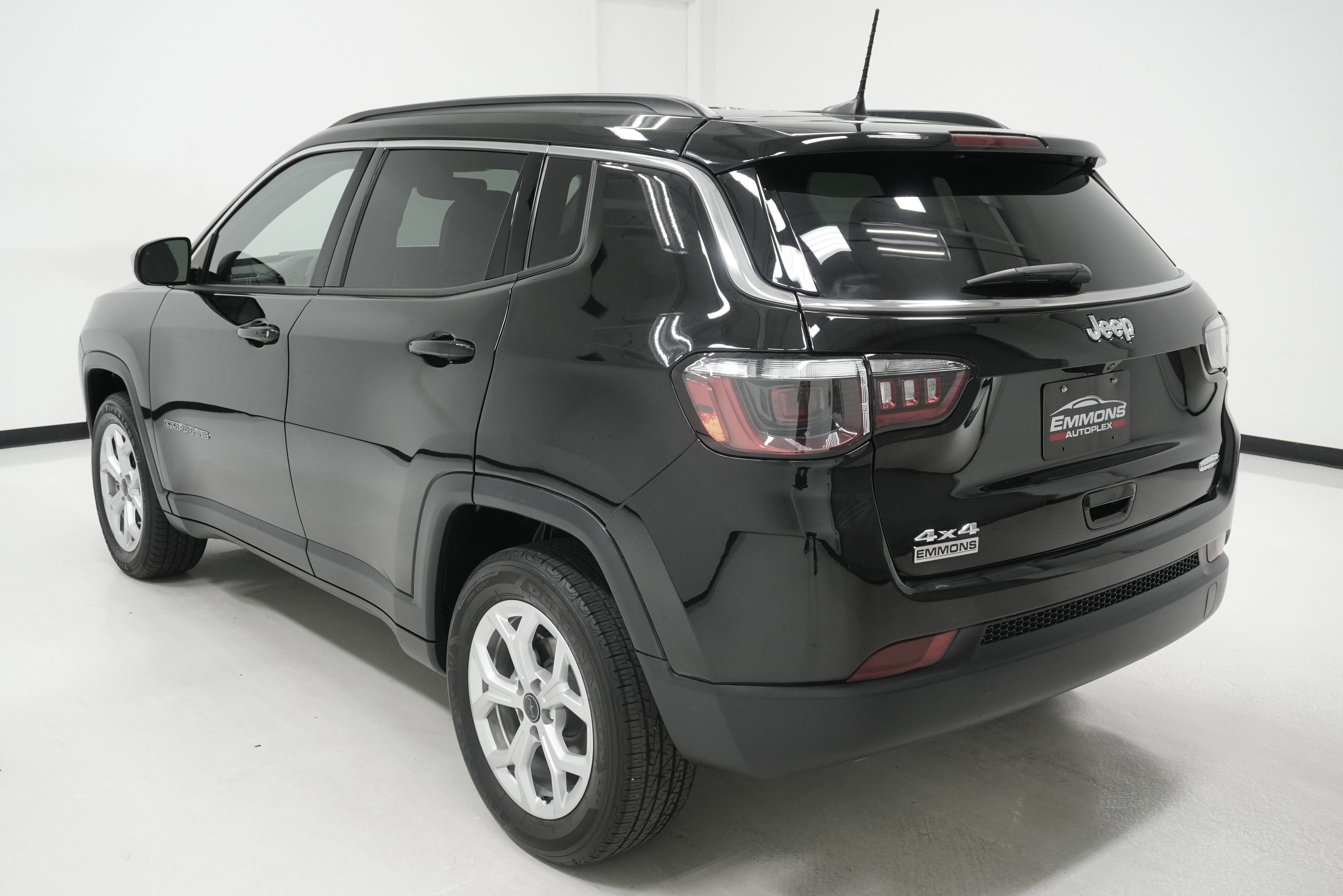 Used 2025 Jeep Compass Latitude image 6