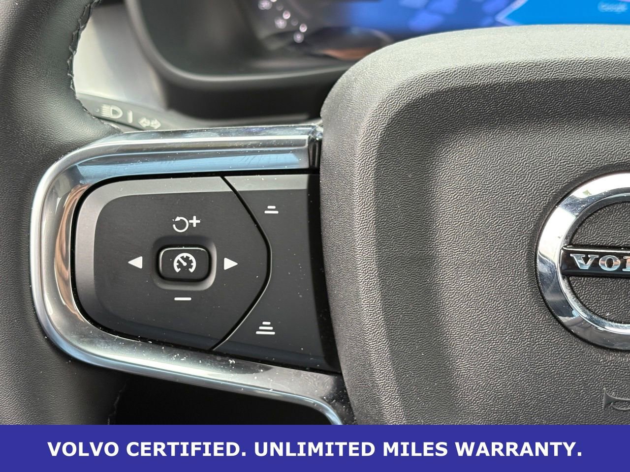 Certified 2025 Volvo XC40 B5 Core AWD/4WD image 18