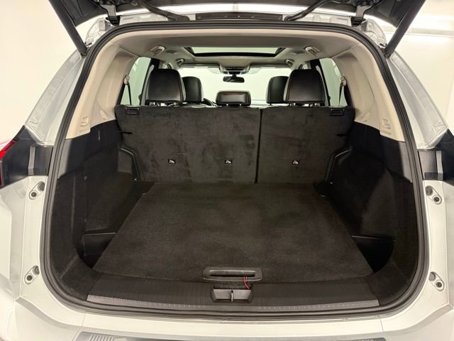 Used 2025 Nissan Rogue SV w/ SV Premium Package image 32