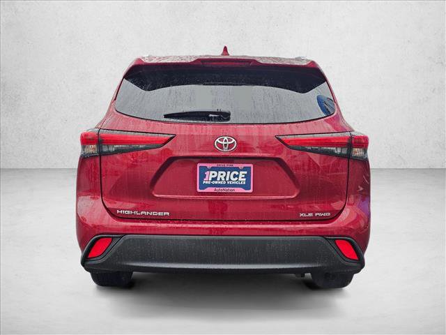 Used 2020 Toyota Highlander XLE AWD/4WD image 4
