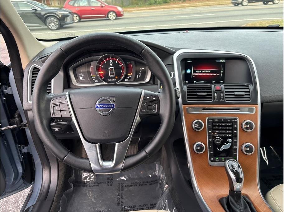 Used 2017 Volvo XC60 T5 Inscription w/ Preferred Option Package image 14