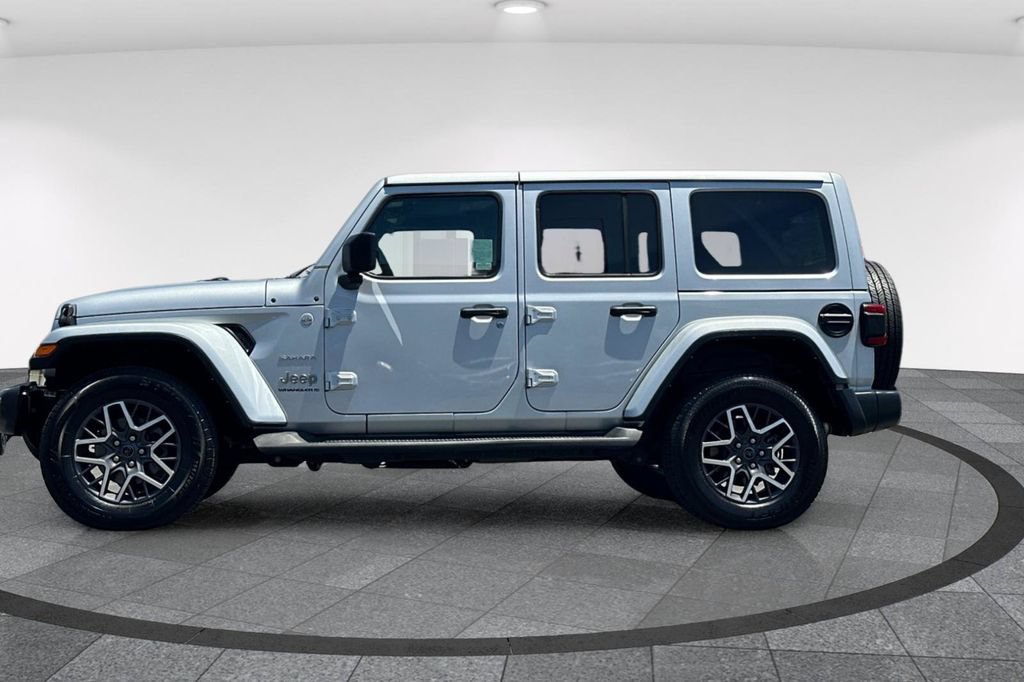 Used 2024 Jeep Wrangler Unlimited Sahara AWD/4WD image 8