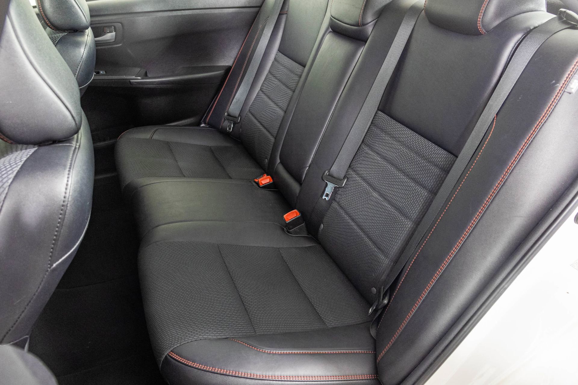 Used 2017 Toyota Camry SE FWD image 31