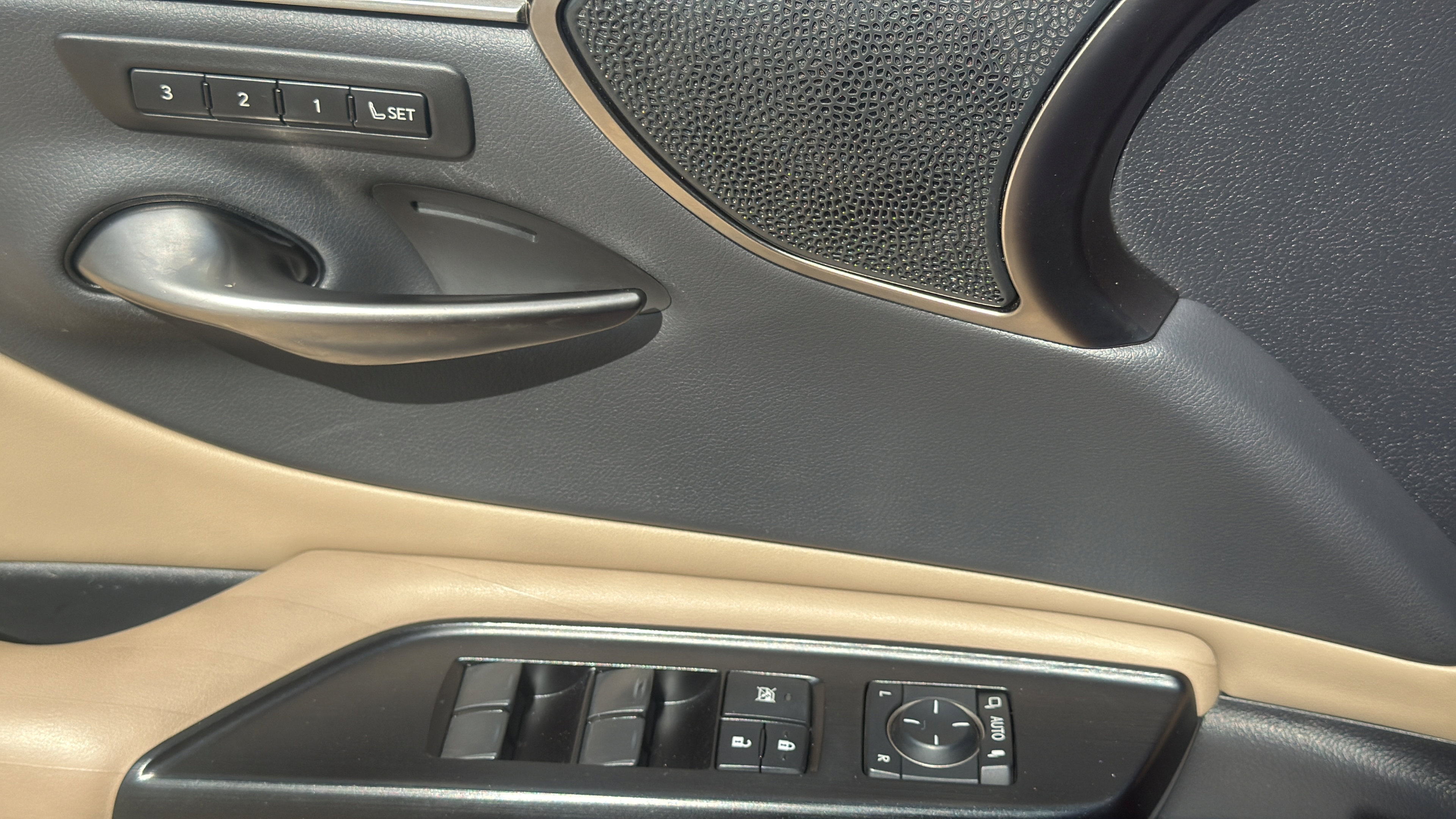 Certified 2020 Lexus ES 350 Ultra Luxury w/ Accessory Package 2 FWD image 14