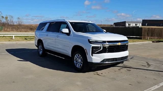New 2026 Chevrolet Suburban LS RWD image 2