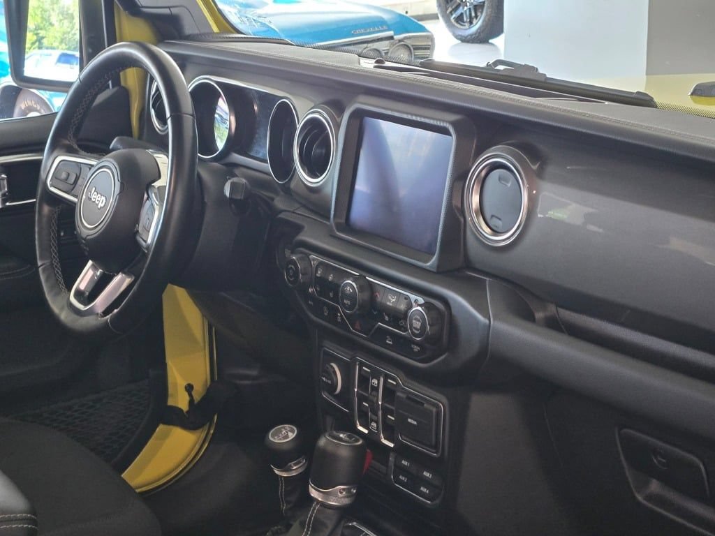 Used 2023 Jeep Wrangler Unlimited Sahara w/ Cold Weather Group AWD/4WD image 8