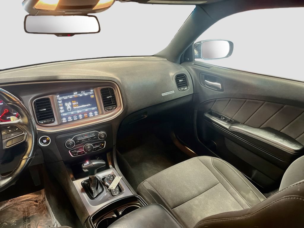 Used 2022 Dodge Charger SXT w/ Blacktop Package AWD/4WD image 23
