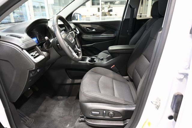 Used 2023 GMC Terrain SLE w/ Driver Convenience Package image 9