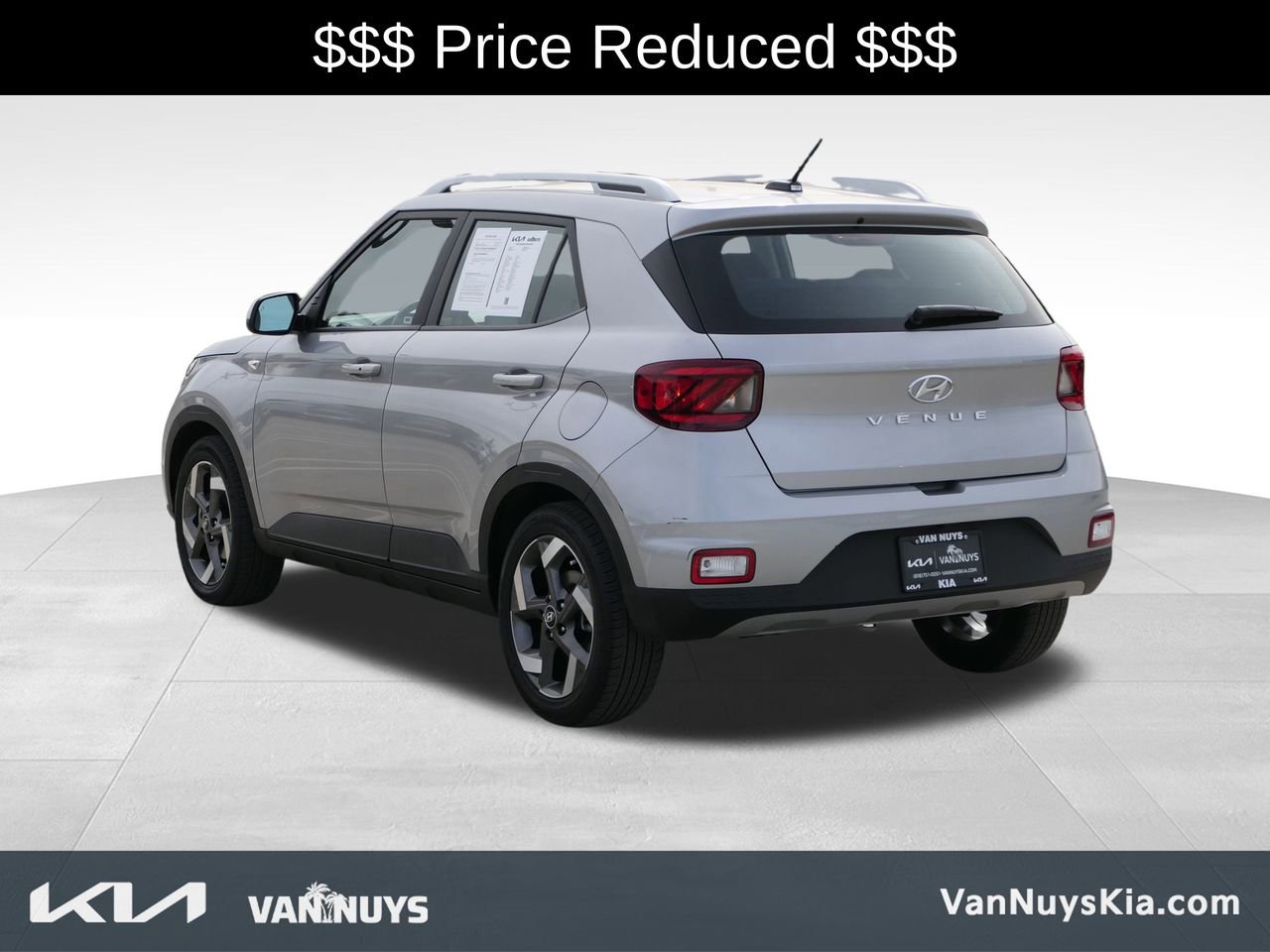 Used 2025 Hyundai Venue SEL image 6