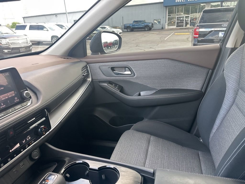 Used 2022 Nissan Rogue SV image 17