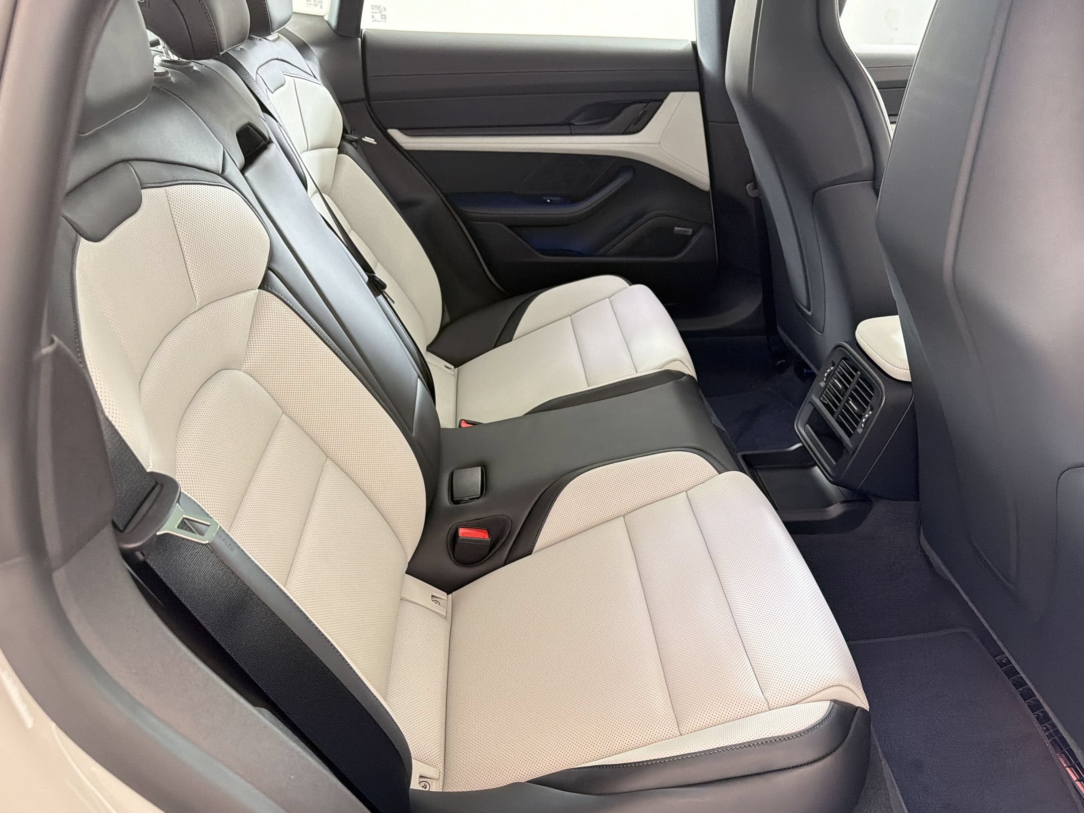 New 2026 Porsche Taycan AWD/4WD image 27
