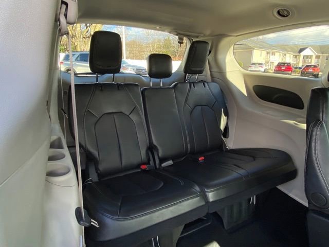 Used 2024 Chrysler Pacifica Touring-L image 24
