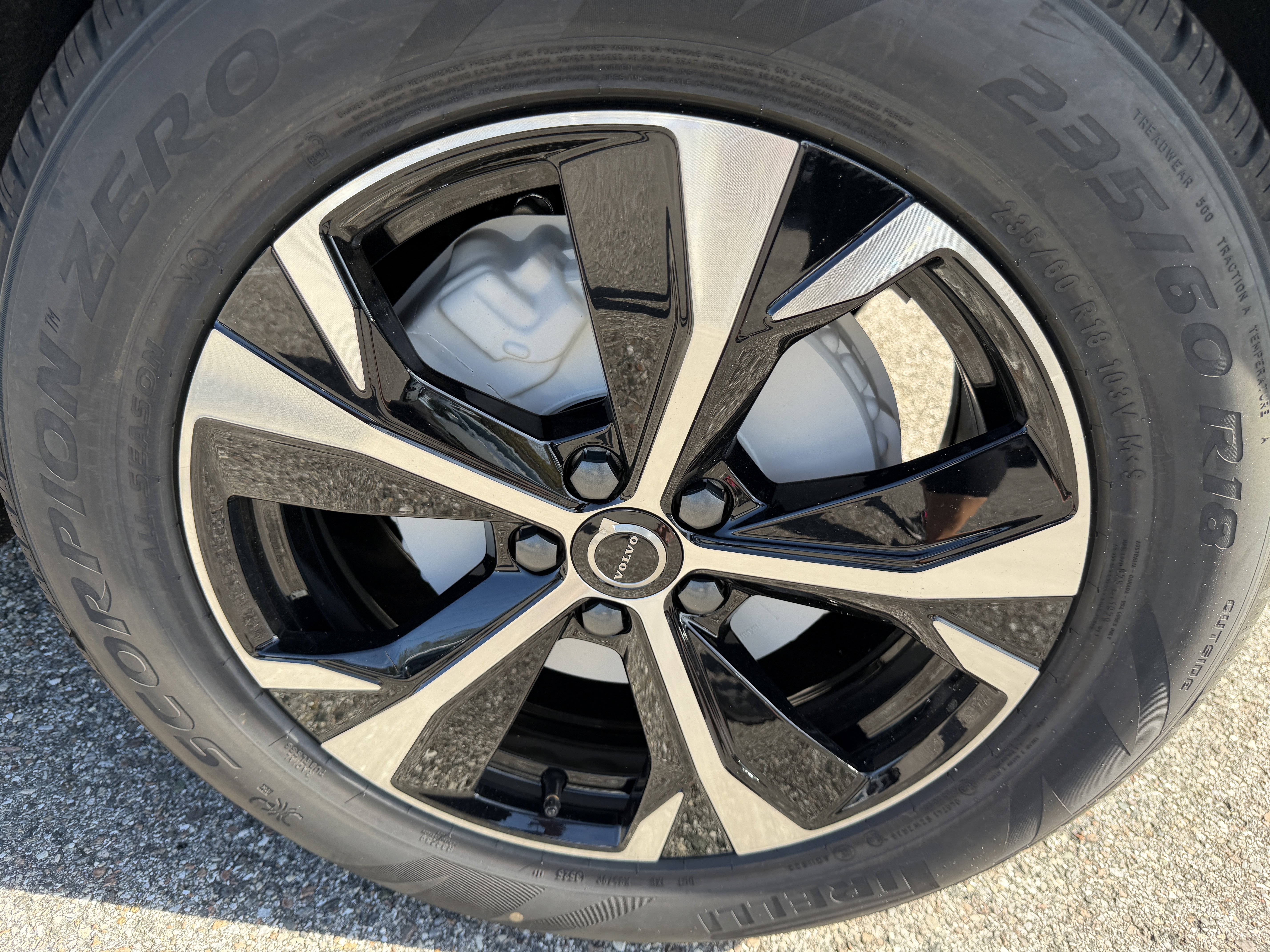 New 2026 Volvo XC60 B5 Core w/ Protection Package AWD/4WD image 30