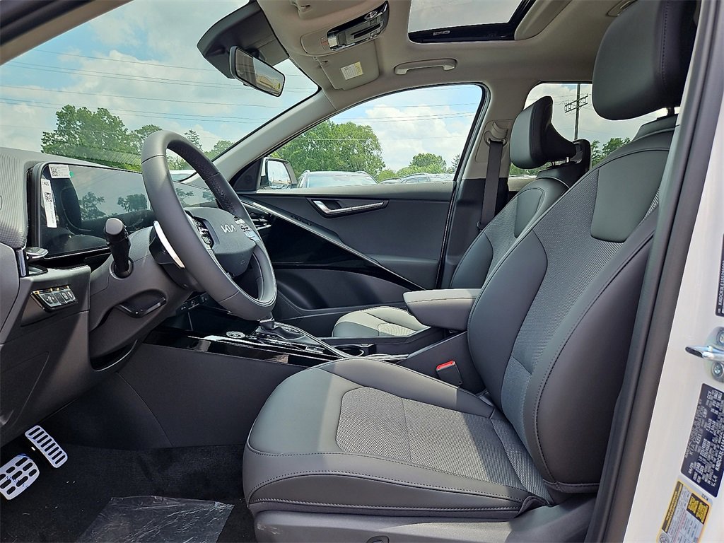 New 2025 Kia Niro EX Touring image 9