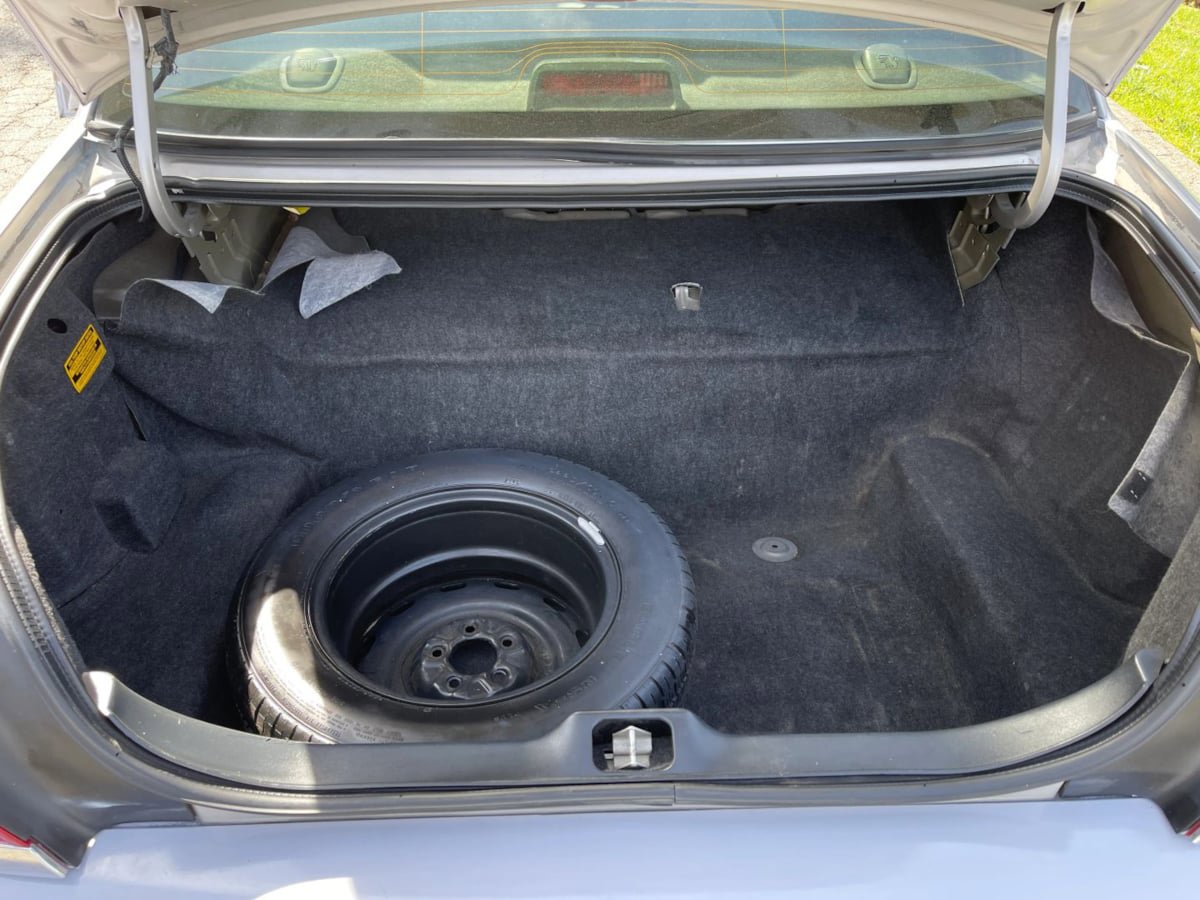 Used 2004 Ford Crown Victoria Police Interceptor RWD image 9