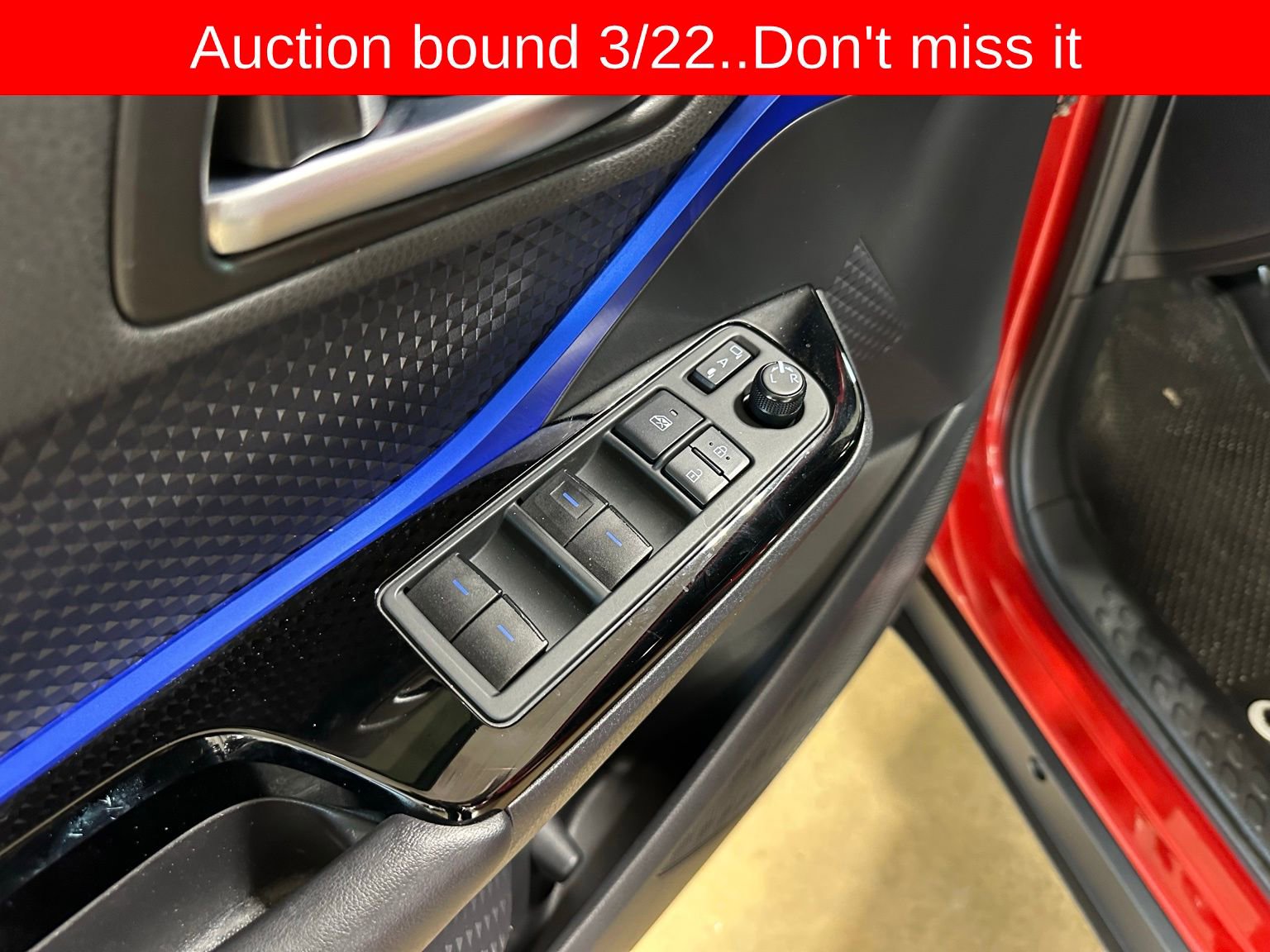 Used 2020 Toyota C-HR XLE image 11