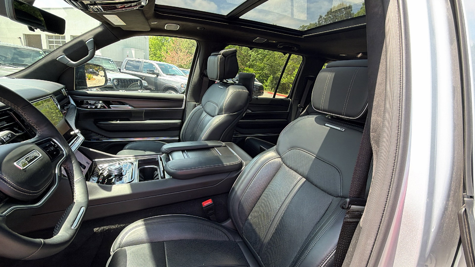 Used 2025 Jeep Grand Wagoneer Series II Obsidian w/ Quick Order Packagew 28T AWD/4WD image 17