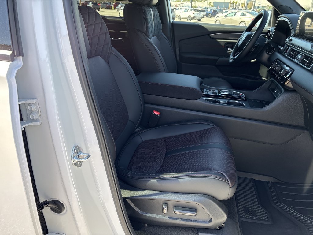 Used 2026 Honda Pilot Black Edition image 33
