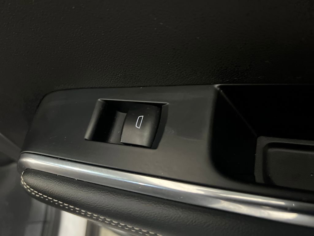 Used 2025 GMC Acadia Elevation image 24