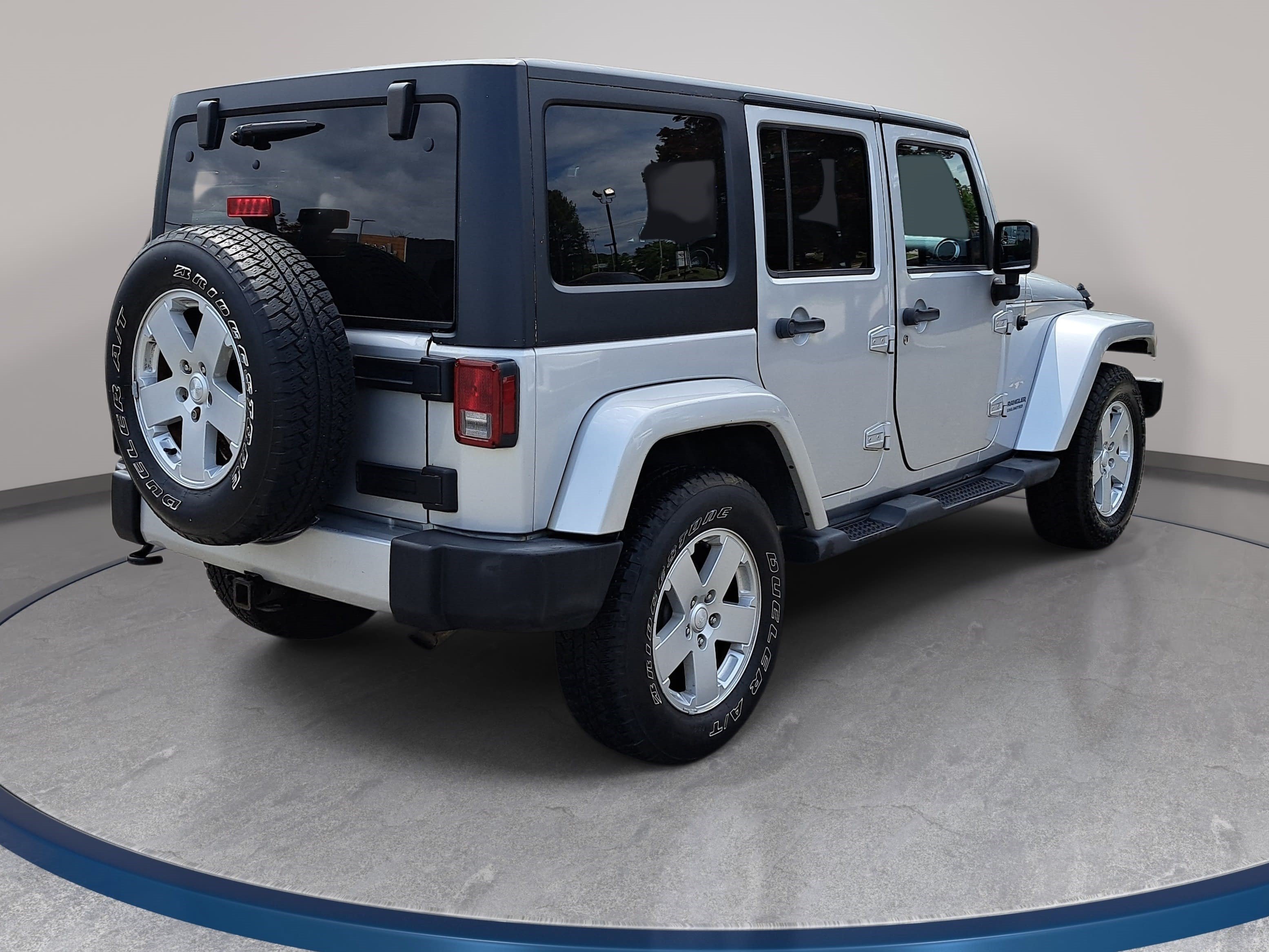 Used 2012 Jeep Wrangler Unlimited Sahara w/ Dual Top Group AWD/4WD image 5