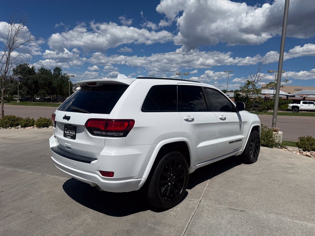Used 2017 Jeep Grand Cherokee Altitude AWD/4WD image 8