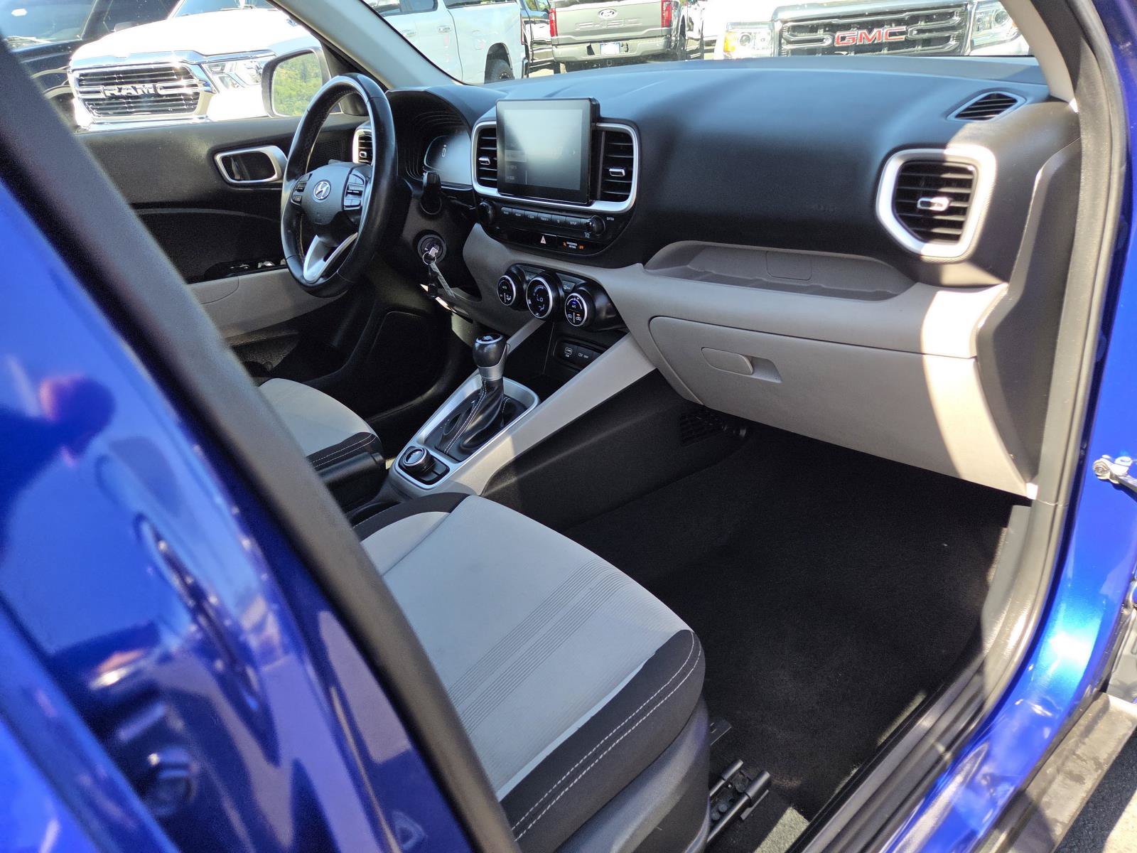 Used 2023 Hyundai Venue SEL FWD image 21