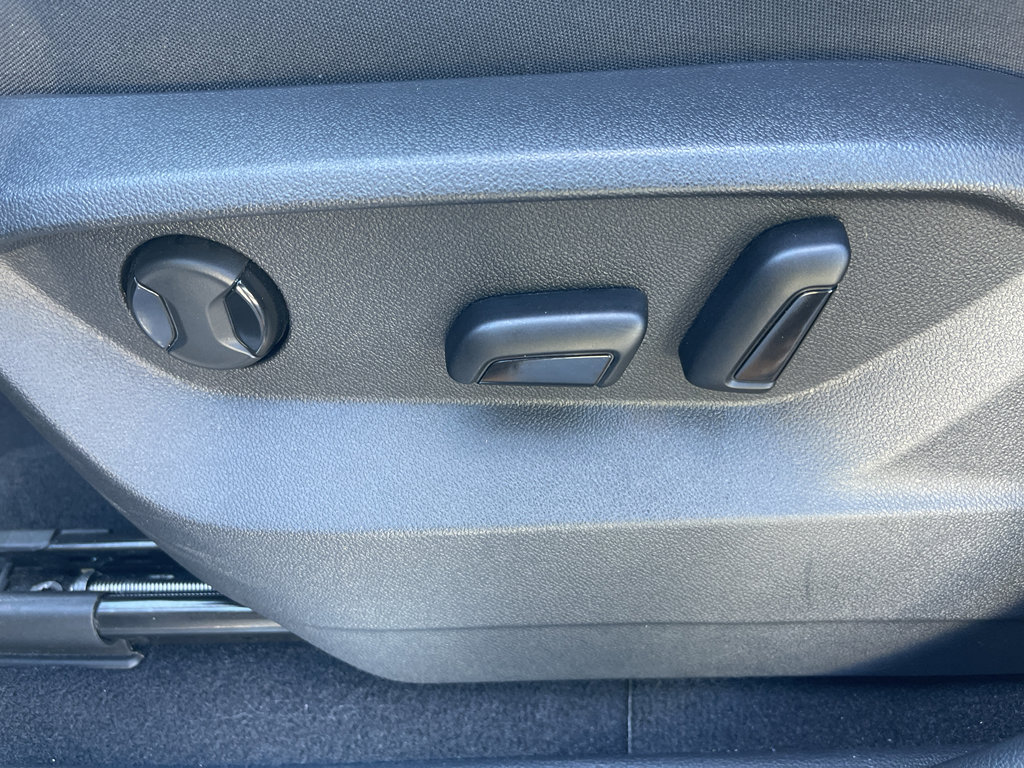 Used 2025 Volkswagen Atlas Cross Sport SE image 19