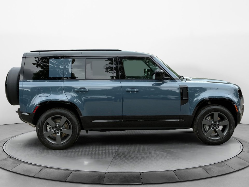 New 2026 Land Rover Defender 110 X-Dynamic SE AWD/4WD image 8