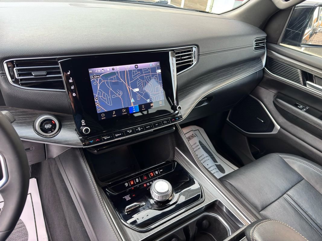 Used 2024 Jeep Wagoneer L Series II w/ Flexible Seating Group image 23