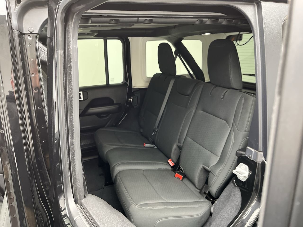Used 2022 Jeep Wrangler Unlimited Sahara w/ Cold Weather Group AWD/4WD image 11