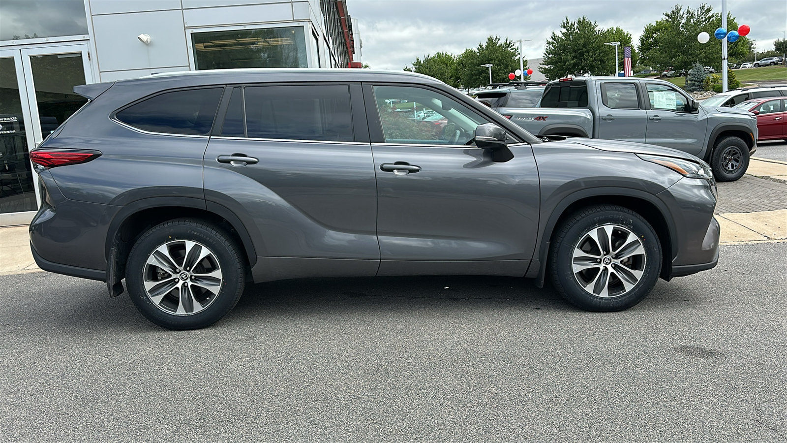 Used 2023 Toyota Highlander XLE FWD image 30