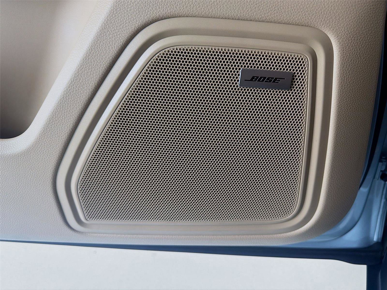 Certified 2025 Porsche Macan image 9