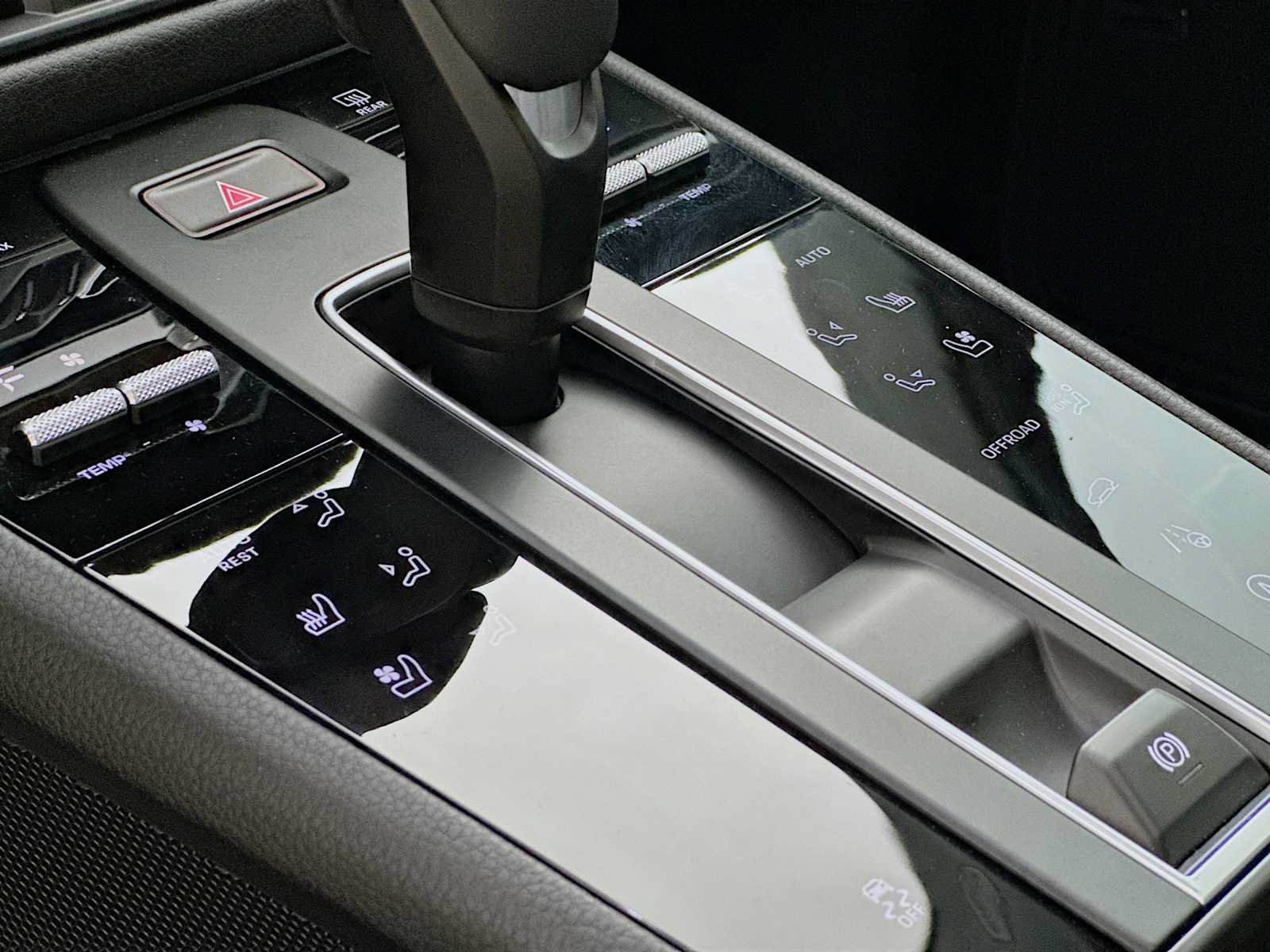 Certified 2026 Porsche Macan AWD/4WD image 21