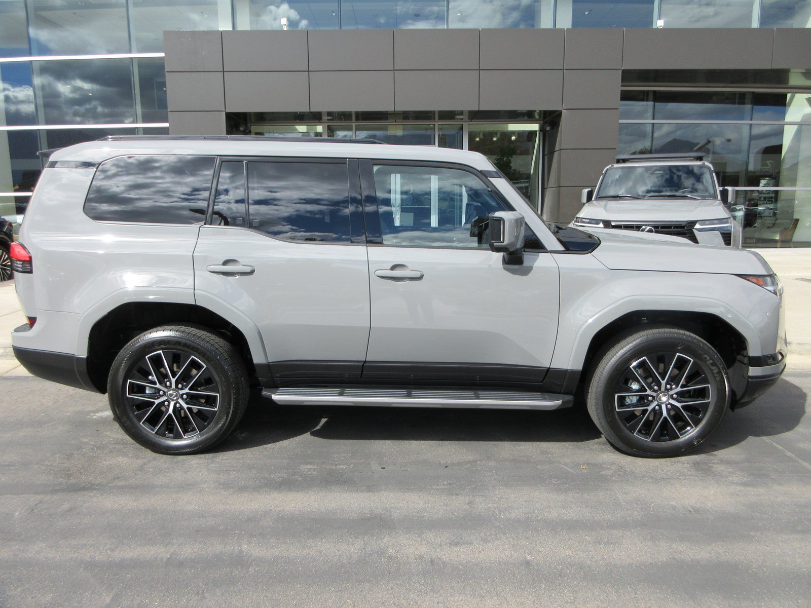 Used 2026 Lexus GX 550 w/ Cold Area Package AWD/4WD image 11